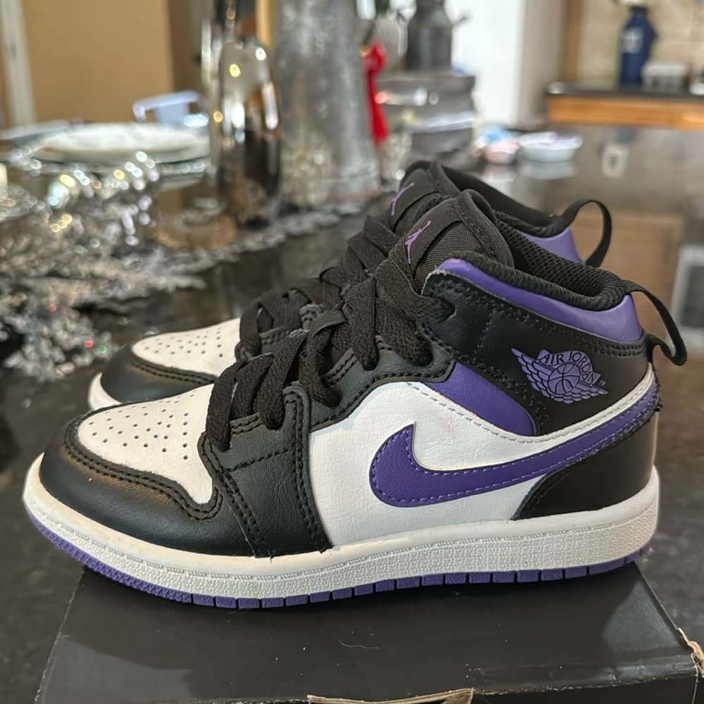 Jordan 1 mid